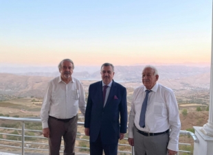 السفير عمر البرزنجي يلبي دعوة غداء من قبل رجل الأعمال السيد سرور كريم آغا في مصيف دوكان