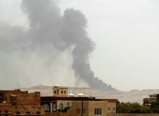 غارات أمريكية بريطانية على رأس عيسى باليمن