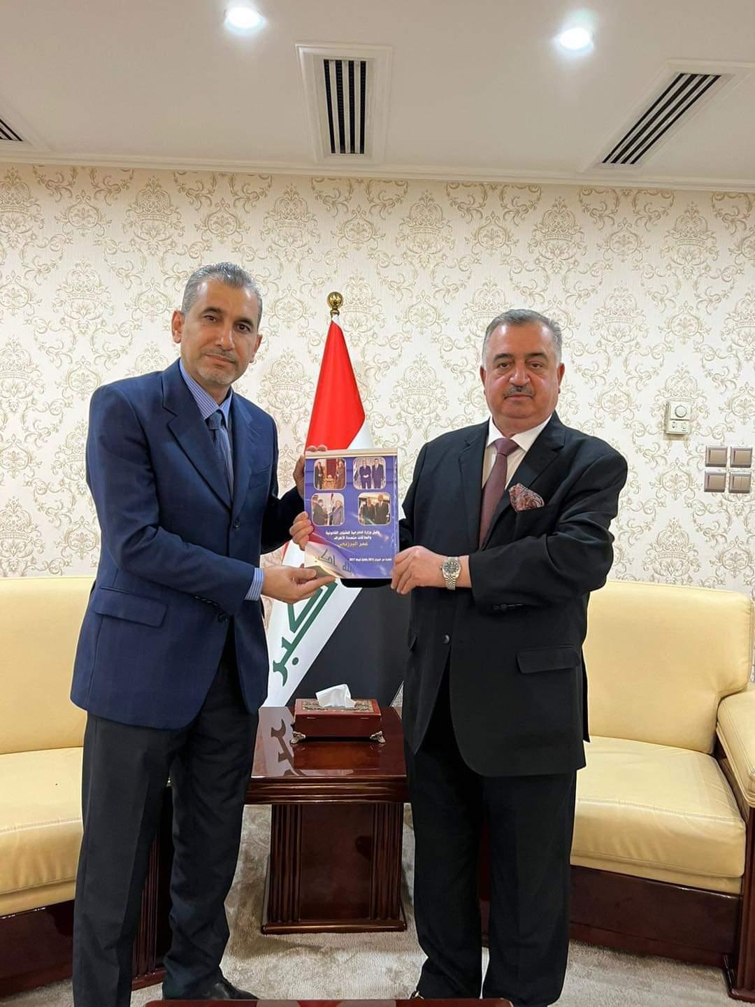 وكيل وزارة الخارجية يوجه كلمة شكر وتقدير على الجهود المبذولة للاستاذ ثامر كاطع صالح . 