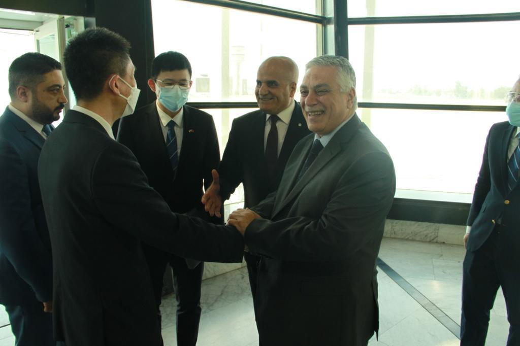  رئيس دائرة آسيا وأستراليا حيدر راضي ناصر الشمرتي  يلتقي المستشار التجاري الصيني
