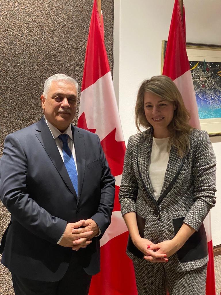 التقى رئيس بعثة العراق الدبلوماسيّة السيّد حيدر راضي ناصر الشمرتي يوم الإثنين الموافق ٢٠٢٢/١٠/٢٤ بوزيرة خارجيّة كندا معالي الوزيرة السيّدة (ميلاني جولي )