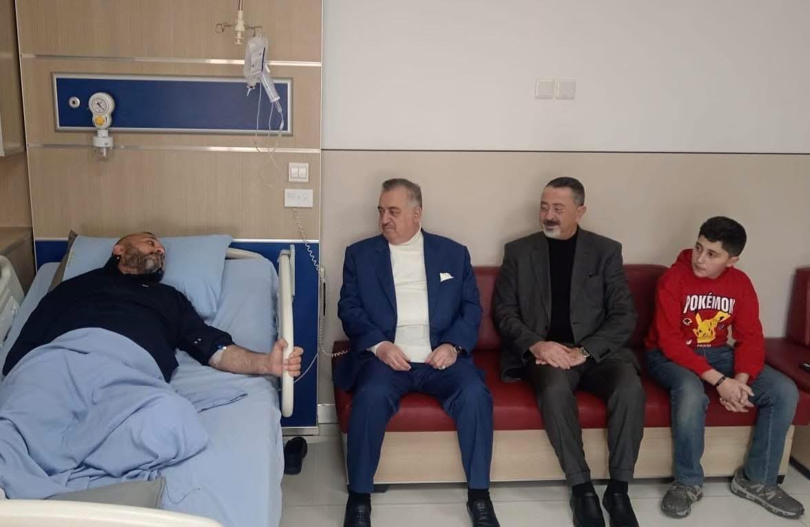 السفير عمر البرزنجي يزور أحد أبناء الجالية العراقية في مستشفى دار السلام