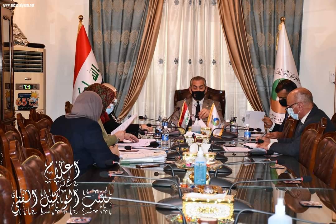 الوكيل الفني  المخول بصلاحيات وزير البيئة  الدكتور جاسم عبد العزيز حمادي يتراس الاجتماع الخاص للجنة الدراسات العليا