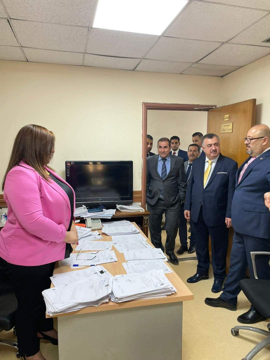  .الوكيل البرزنجي يزور الدائرتين المالية والقانونية في مركز الوزارة