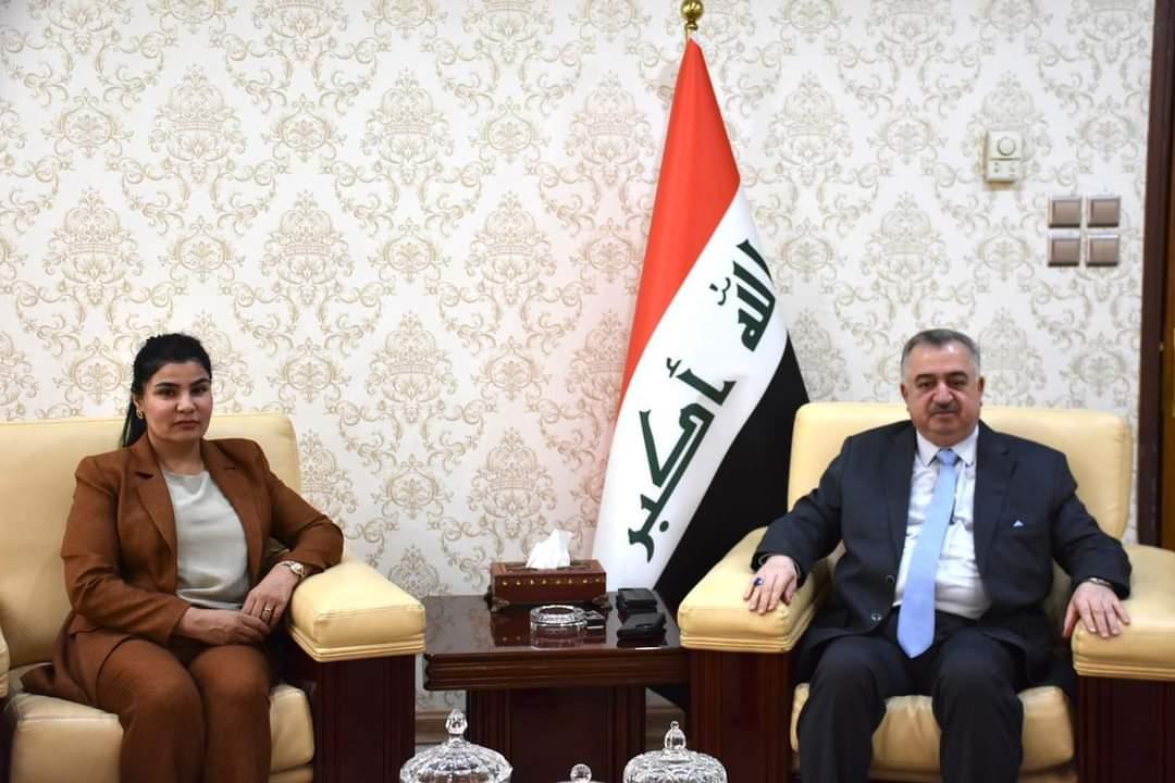 وكيل وزارة الخارجية للشؤون متعددة الأطراف والشؤون القانونية يستقبل عضو لجنة الشهداء والضحايا والسجناء السياسيين في مجلس النواب