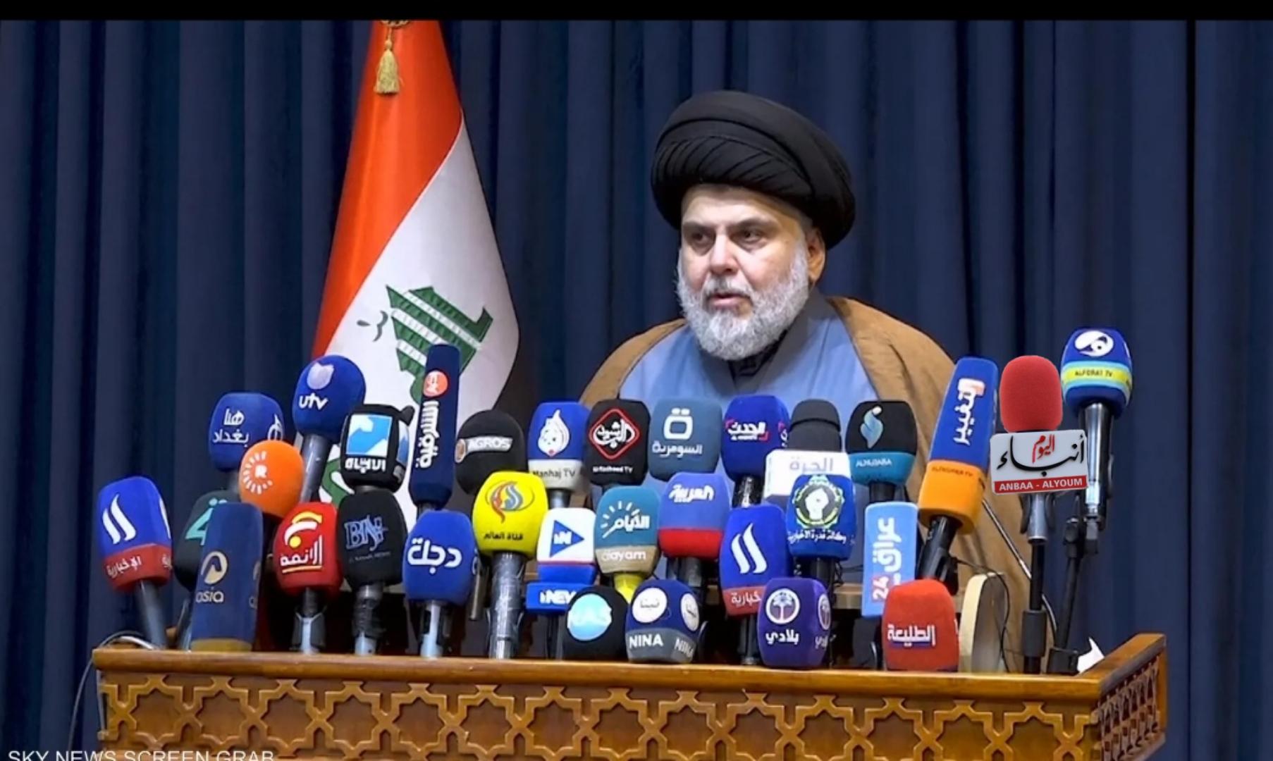 الصدر يوجه المتظاهرين بالانسحاب من الخضراء خلال ساعة واحدة