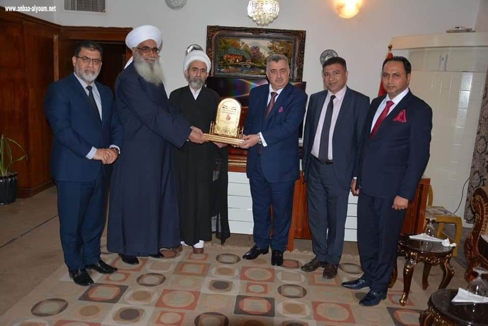 تسليم الدكتور عمر البرزنجي (درع التعايش السلمي) السنوي الاول