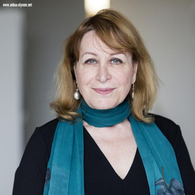 مسبح بريجيت ماكرون ... إنعام  كجه جي .