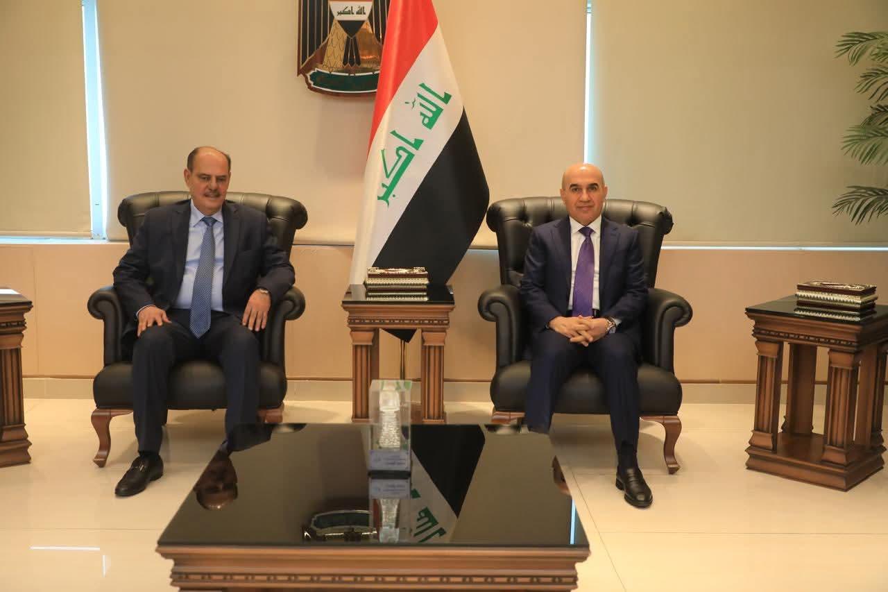 وزير الاعمار والاسكان والبلديات يستقبل نقيب الصحفيين العراقيين لبحث خطوات تنفيذ مشروع إسكان الصحفيين في بغداد 