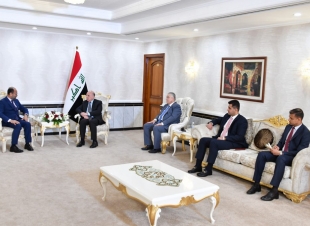 وزير الخارجيَّة يستقبل السفير البنغلاديشيّ لدى العراق