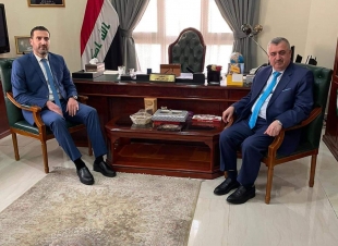 السفير عمر البرزنجي يستقبل الدكتور حسن العلي في مكتبه في مقر سفارة جمهورية العراق في قطر