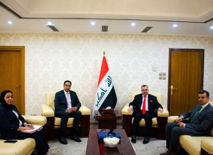 وكيل وزارة الخارجية للشؤون متعددة الاطراف والشؤون القانونية يستقبل سفير دولة الكويت لدى جمهورية العراق
