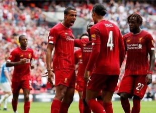 كورونا يخترق ليفربول ويطيح بمدافعه