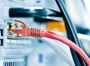 التربية تدعو الاتصالات إلى تقوية خدمة الانترنت وتوفيرها مجاناً